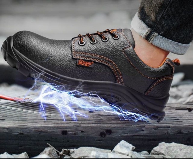 Comment la conception des chaussures de travail équilibre la sécurité et l'efficacité dans les environnements dangereux