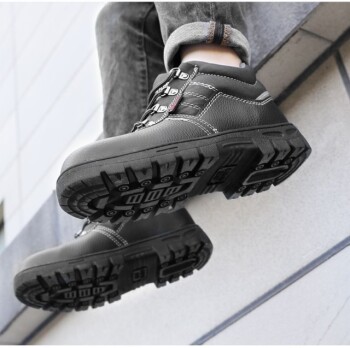 How Safety Work Boots Engineer Protection: Features and Standards for Targeted Hazard Mitigation