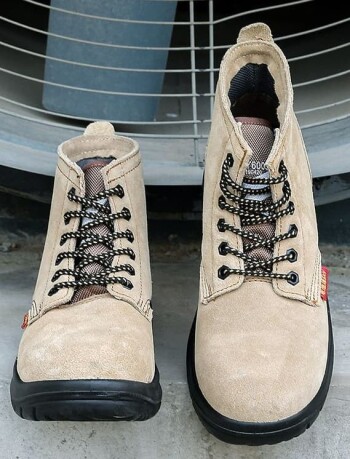 How to Choose Steel-Toe Boots: Matching Safety Standards to Your Job Demands