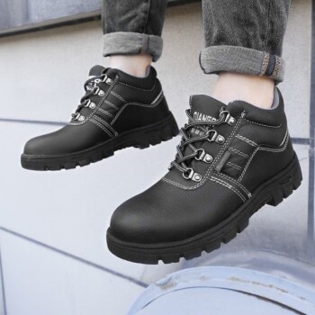 How to Choose Work Boots That Prevent Chronic Foot Injuries: A Safety Guide