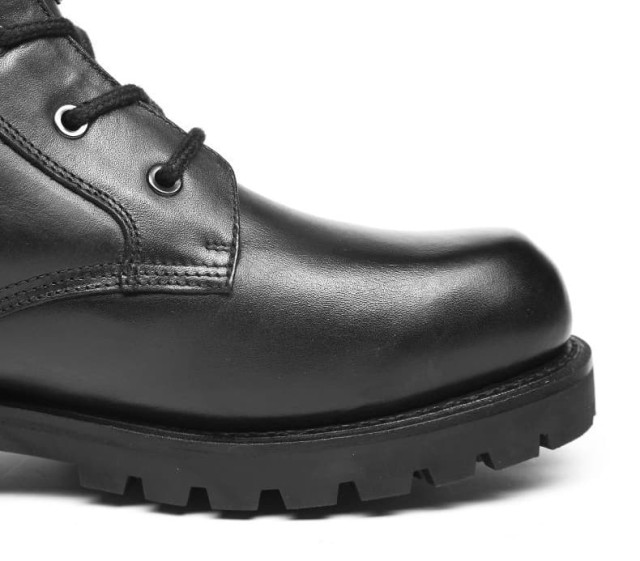 How Winter Footwear Engineering Solves Biomechanical Challenges in Snow