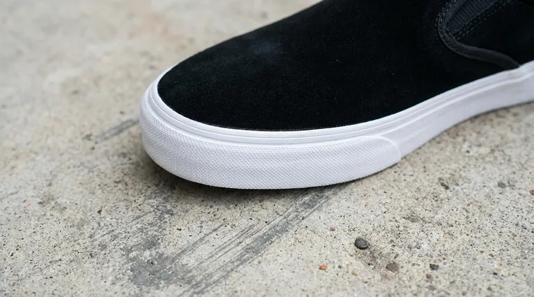 Comment identifier une chaussure de skate vulcanisée ? Recherchez la bande de renfort et les caractéristiques clés