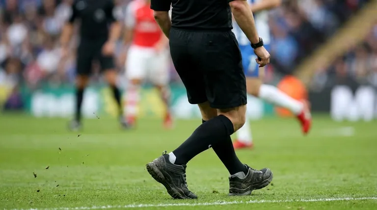 ¿Qué desafíos enfrentan los árbitros con sus zapatos? Encontrar el ajuste perfecto para un rendimiento óptimo