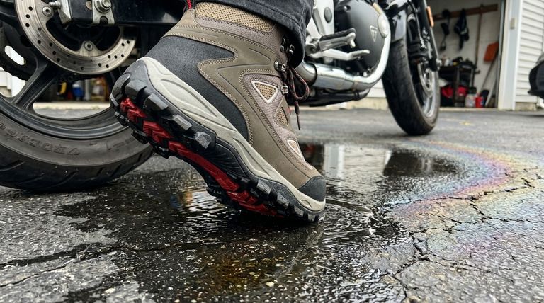 Pourquoi les semelles résistantes à l'huile sont-elles importantes pour les bottes de moto ? Essentiel pour la sécurité et la durabilité du motard