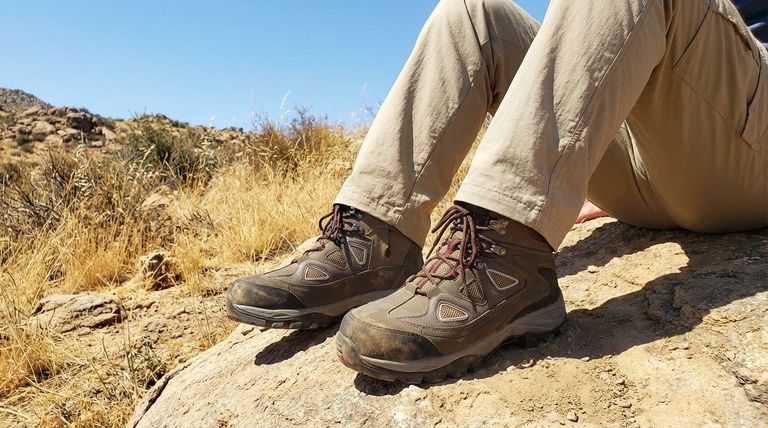 Gli scarponi da caccia possono essere indossati con il caldo? Sì, con le giuste caratteristiche traspiranti.