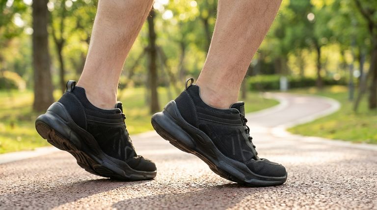Quali sono i vantaggi delle migliori scarpe da passeggio economiche? Ottieni comfort e supporto superiori senza il costo elevato