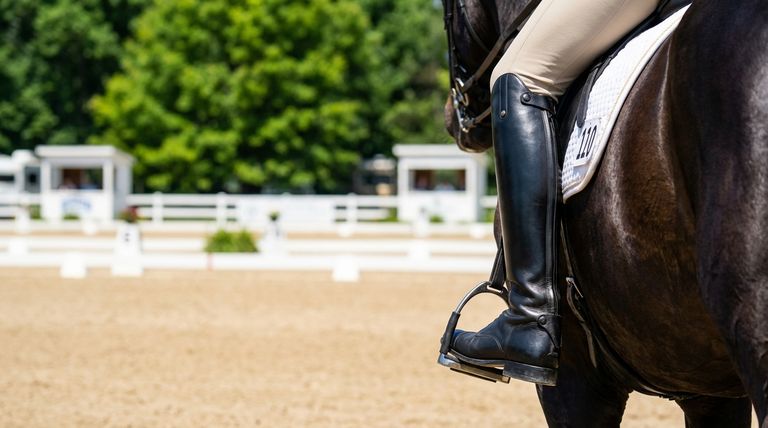 Comment les bottes d'équitation soutiennent-elles les cavaliers en compétition ? Libérez une stabilité supérieure de la jambe et une communication améliorée
