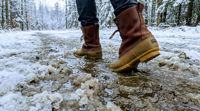 ダックブーツは冬のコンディションでどのように機能しますか? 濡れてスラッシーな地形をマスターする