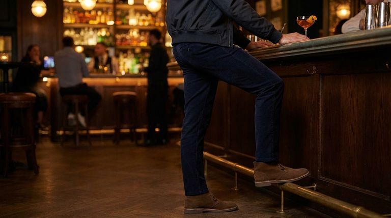 ¿Cómo se pueden combinar las botas tipo desierto para salir por la noche? Eleva tu look informal elegante