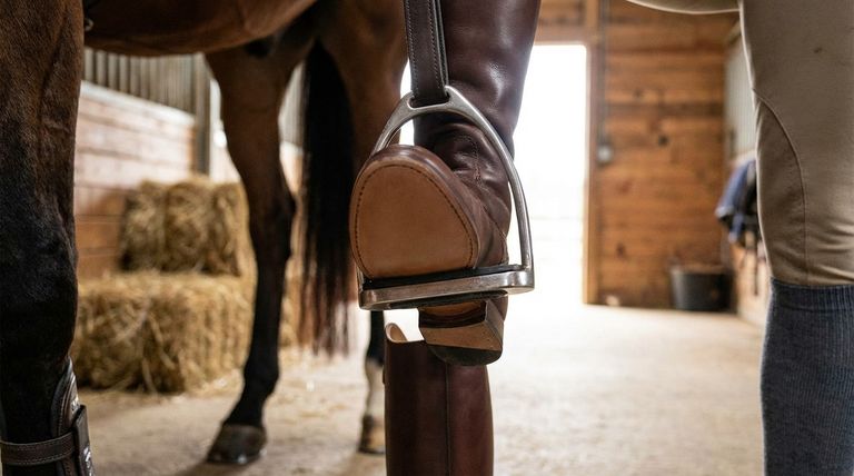 乗馬ブーツのソールとトレッドのデザインの重要性とは?ライダーのための重要な安全ガイド