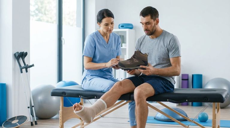 의료용 워킹 부츠는 일반적으로 어떤 상태에 사용되나요? 안전한 치유 및 이동성 가이드