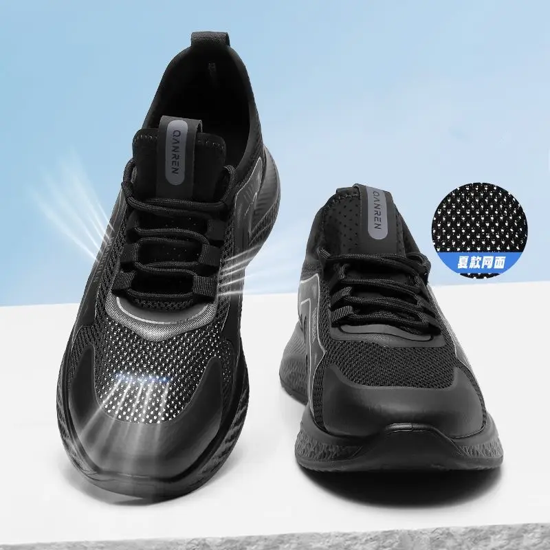 Vue latérale de la chaussure d'entraînement en gros montrant la maille respirante et les superpositions durables.