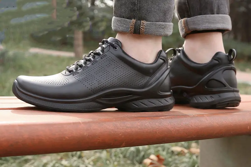 Крупный план системы шнуровки дерби на деловой обуви