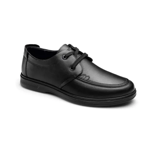 Zapato Derby clásico de piel negra con puntera de delantal